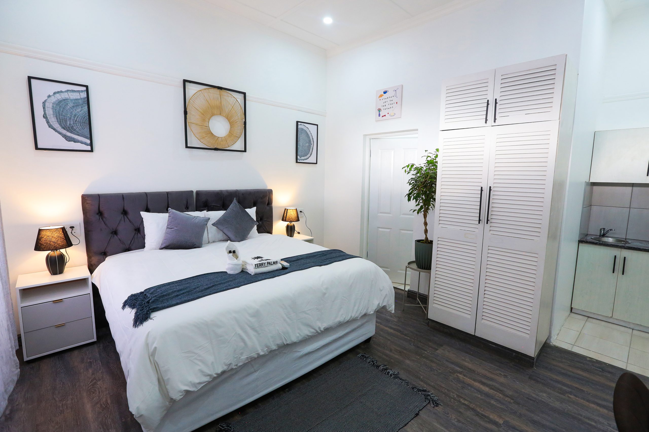 Ferry Palms Guest Lodge Room 9 photo 1